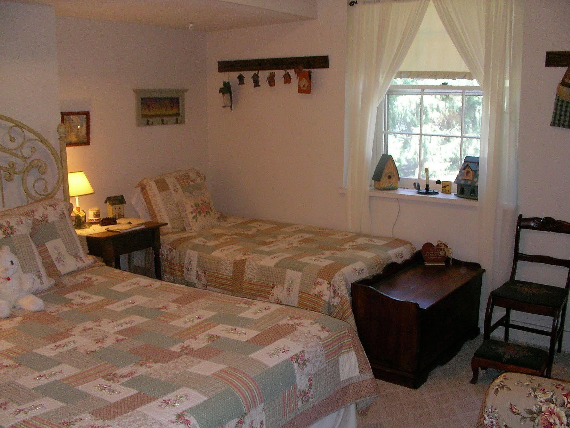 Bed and Breakfast The Pines Of Dresden Номер фото